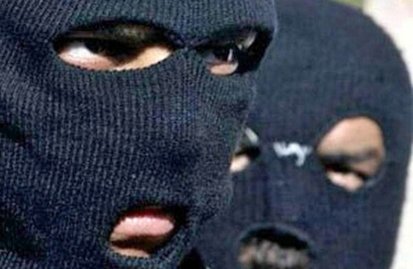 В Анапе задержали 5 человек, подозреваемых в разбое. Они были в масках и камуфляжах  