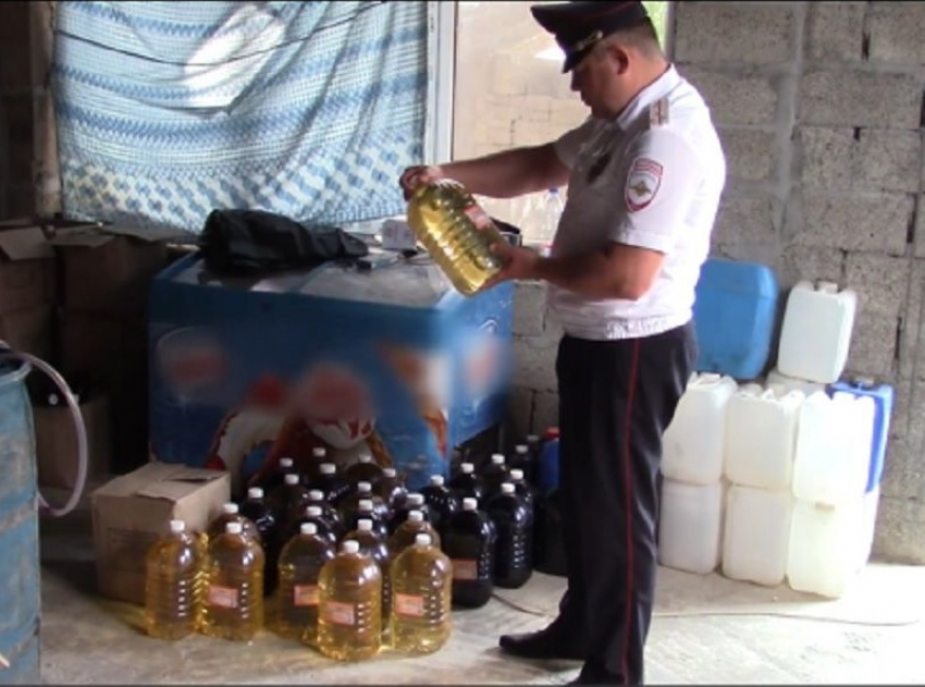 Анапские полицейские «накрыли» подпольный алкогольный цех