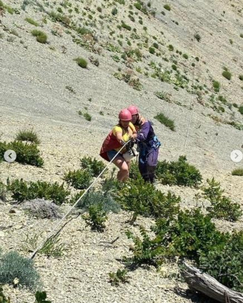 В Анапе на Большом Утрише туристы зависли на 200-метровой высоте