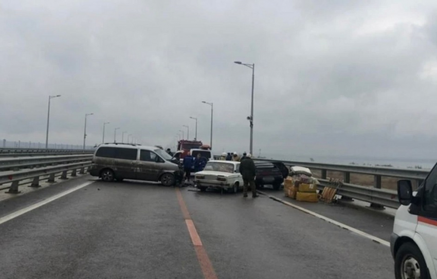 Жесткое ДТП на Крымском мосту недалеко от Анапы: трое погибших