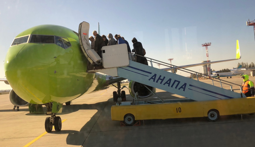 Пассажир, вылетающий рейсом Анапа-Москва выронил пачку денег