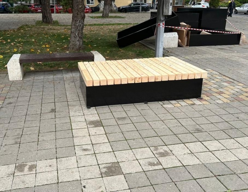 95% читателей «Блокнота» раскритиковали новые скамейки в Анапе