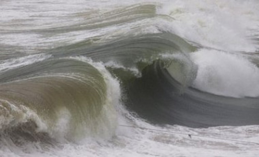 Сильный ветер 28 августа может унести купающихся туристов в  открытое море
