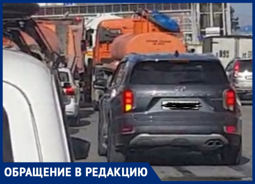 «Здесь постоянно подрезают и перестраиваются в левый ряд»: автоледи об Анапском шоссе