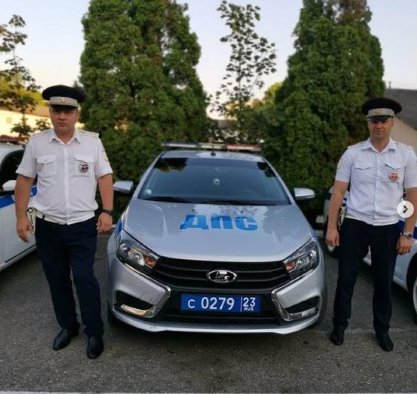 Сотрудники ГИБДД в Анапе помогли семье с маленьким ребёнком отремонтировать авто