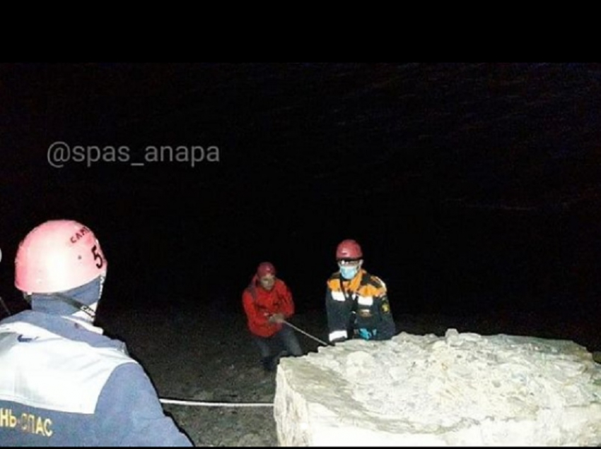 Спасатели сняли туристов с горы в Большом Утрише