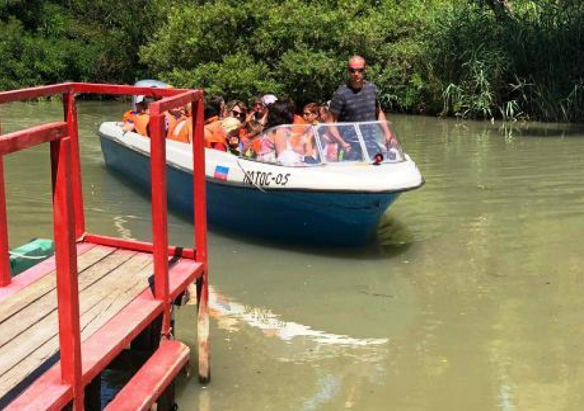Катаясь на катерах в районе Анапы, туристы рискуют жизнью