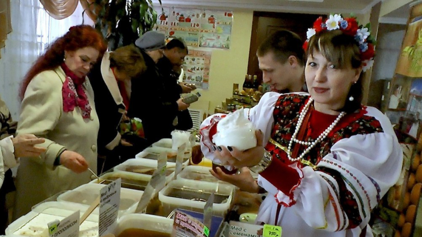 Кубанские производители в Гортеатре убеждали анапчан перейти на местную продукцию