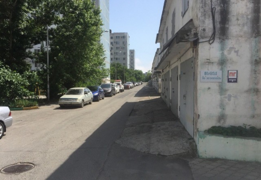 Руководителя Новороссийской таможни нашли сегодня в гараже с ножевым ранением