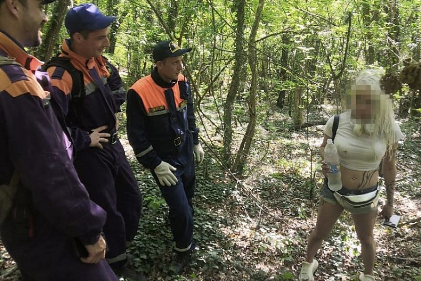  Под Анапой спасатели по WhatsApp нашли заблудившуюся в горах отдыхающую из Тимашевска