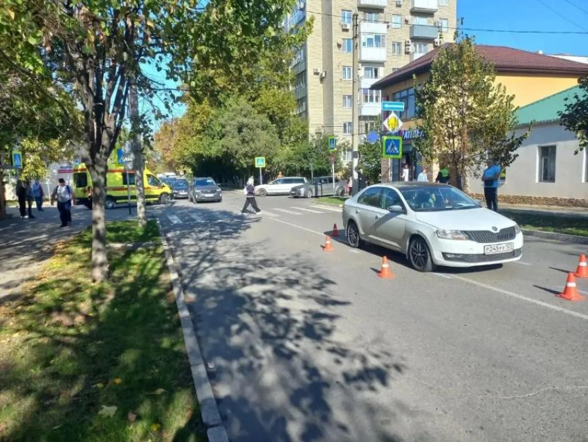 В Анапе под колёсами иномарки пострадала 16-летняя девочка: ДТП на Черноморской