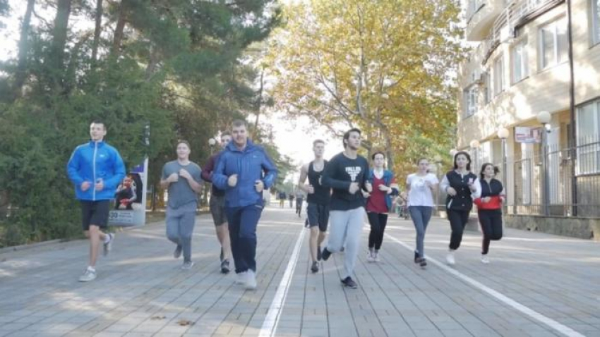 Анапчан позвали на бесплатную фитнес-зарядку на Театральную площадь