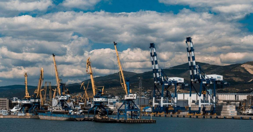 В порту Новороссийска началась проверка по факту розлива нефти в море    