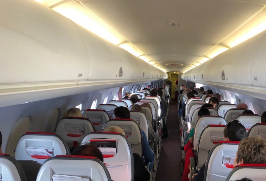 Пассажиров с авиарейса Москва-Геленджик привезли в Анапу на самоизоляцию