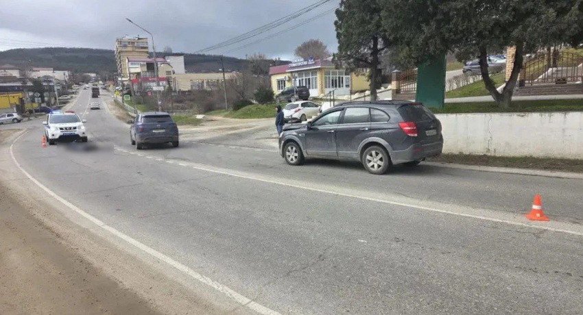 Под Анапой велосипедист выехал на главную дорогу и оказался под колесами автомобиля