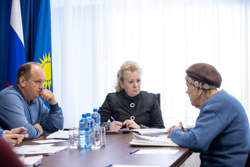 Глава Анапы провела личный прием жителей: обсудили землю и дорожные проблемы