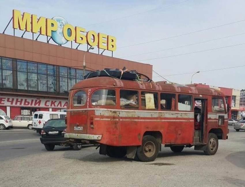 Фотофакт: в Анапу прибыл автобус из прошлого