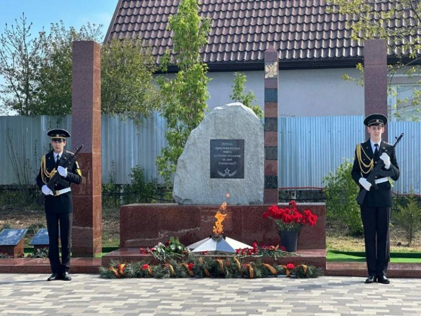 Никто не забыт и ничто не забыто! В кадетской школе открыли мемориал выпускникам, погибшим в зоне СВО 