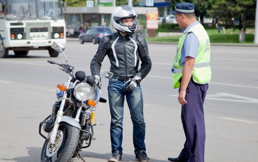 В Анапе к водителям мототранспорта особое внимание инспекторов ДПС 