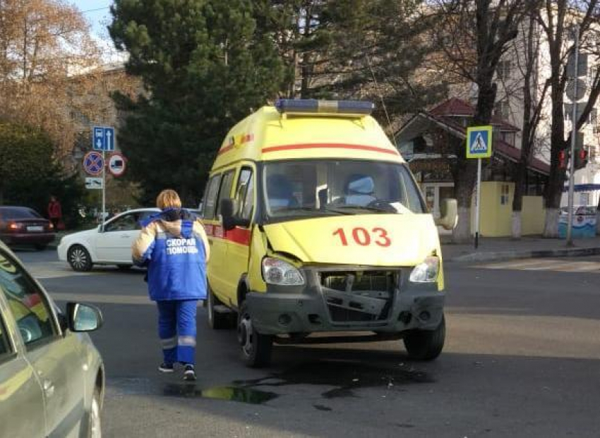 В Анапе скорая помощь попала в ДТП с «Ладой-Ларгус"