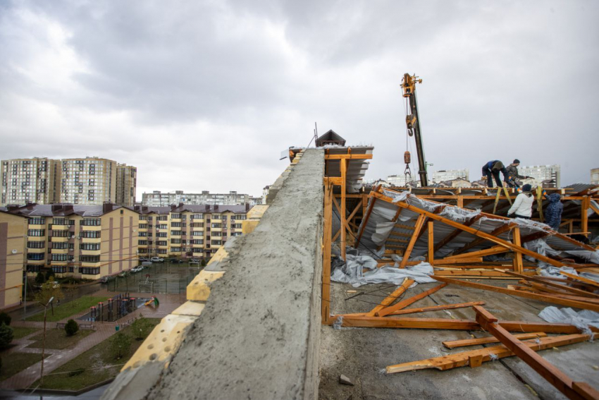 Сорванную крышу пятиэтажки в Анапе восстановят к середине декабря