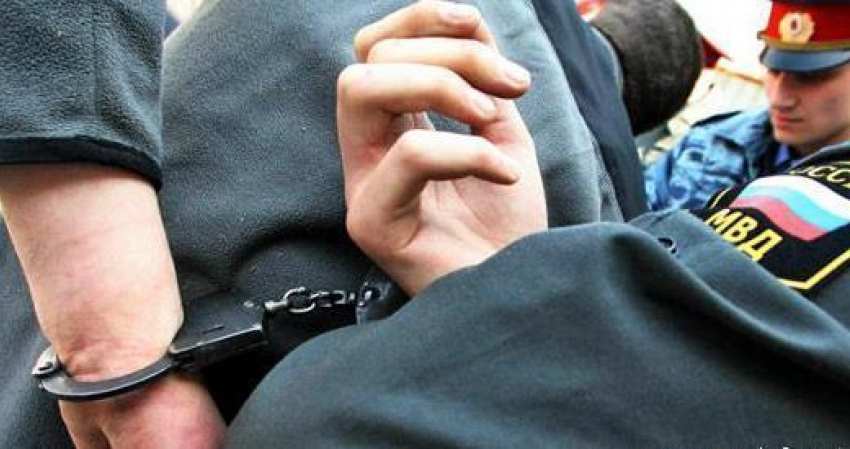 В Анапе пьяный подросток сломал полицейскому кисть