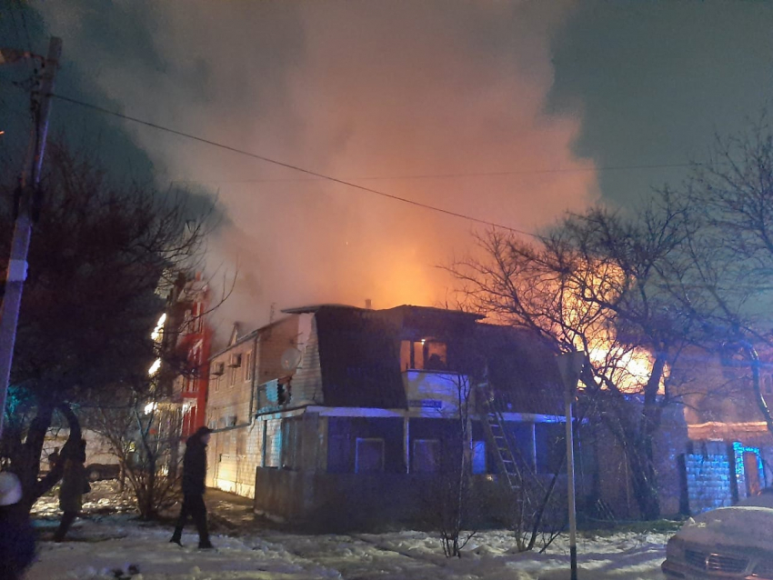 Подробности пожара в доме на улице Таманской в Анапе: 5 человек эвакуировали
