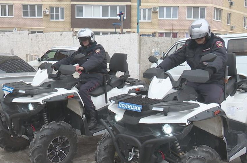 В Анапе полицейские устроили школьникам экскурсию на квадроциклах