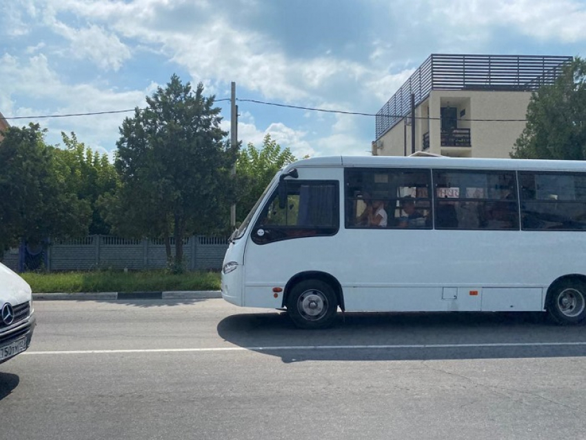 Наличный или безналичный расчет в автобусах Анапы: решает пассажир