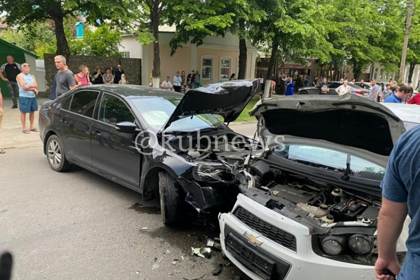 В Анапе 60-летний водитель иномарки устроил ДТП на встречке с шестью автомобилями 