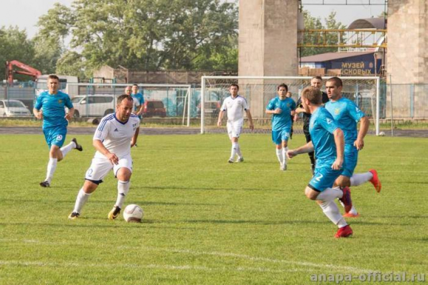 9 побед в 9 играх: футбольный клуб «Анапа» ушёл в «отпуск» с блестящими результатами