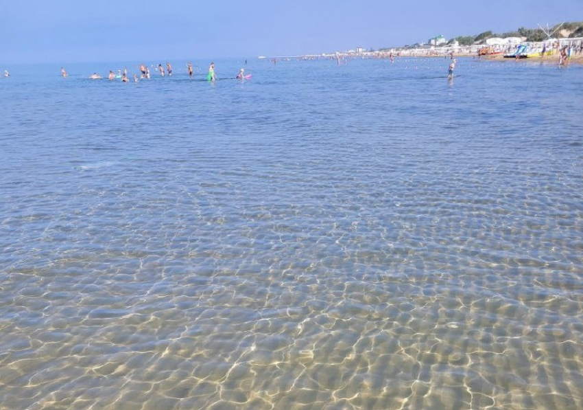 Кристально чистая: анапские туристы в восторге от чистейшей воды в Чёрном море