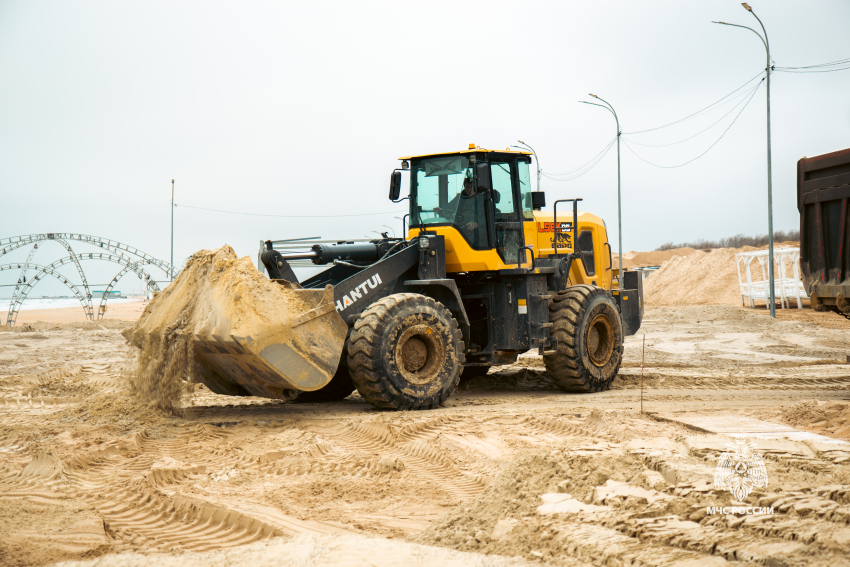 В Анапе планируют завершить отсыпку песка на пляже в Витязево за две недели