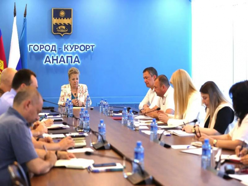 Светлана Маслова провела совещание по курортному сезону: туристы едут, пляжи готовят, вокзал приводят в порядок