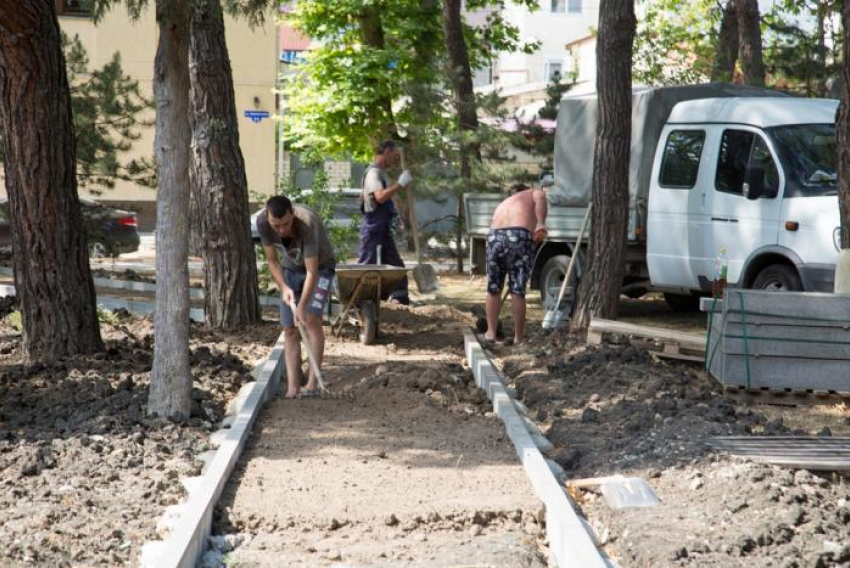 Две новые тротуарных дорожки появятся на бульваре Гудовича в Анапе