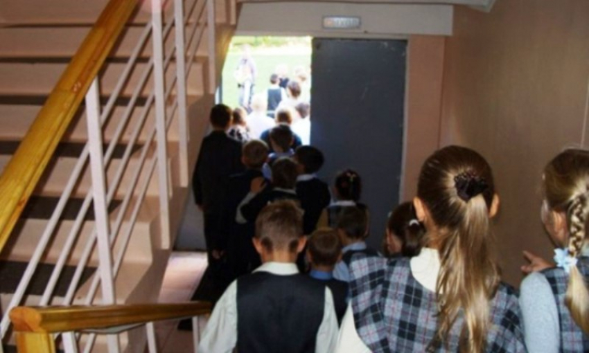 Учеников школы №16 в Цибанобалке эвакуировали во время занятий 