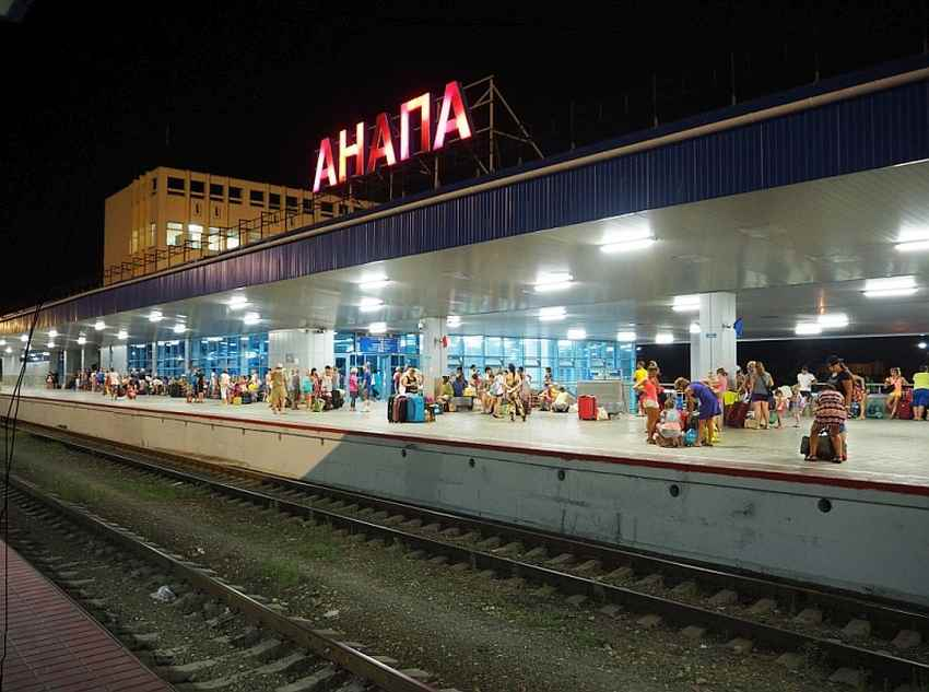 За отсутствие маски на ж/д вокзале Анапы оштрафовали жителя Тверской области