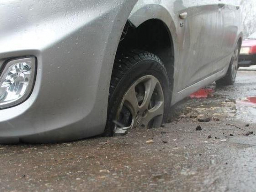 Анапчанин разбил машину на плохой дороге и хочет получить компенсацию за ремонт