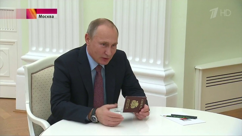 Семикласнице из Анапы паспорт вручил Владимир Путин