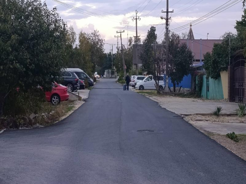 На улице Анапской в станице Анапской уложили асфальт 