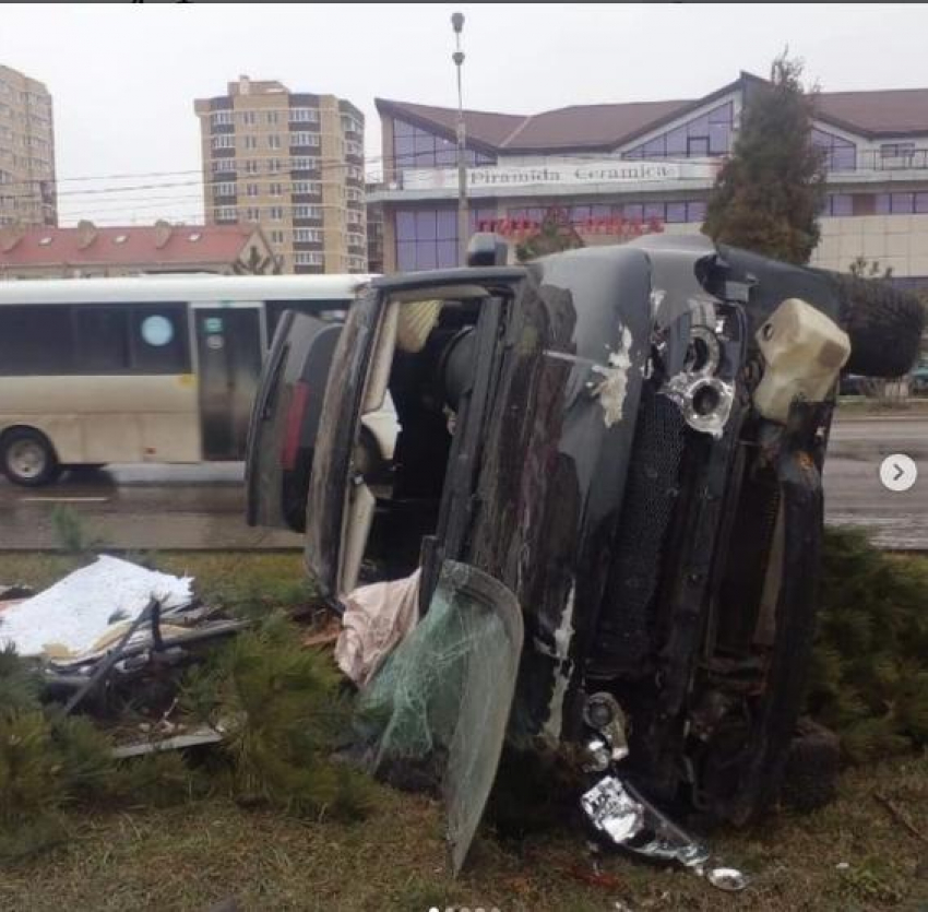 ДТП с перевёрнутыми автомобилями на Анапском шоссе и в Анапской: оба водителя скрылись