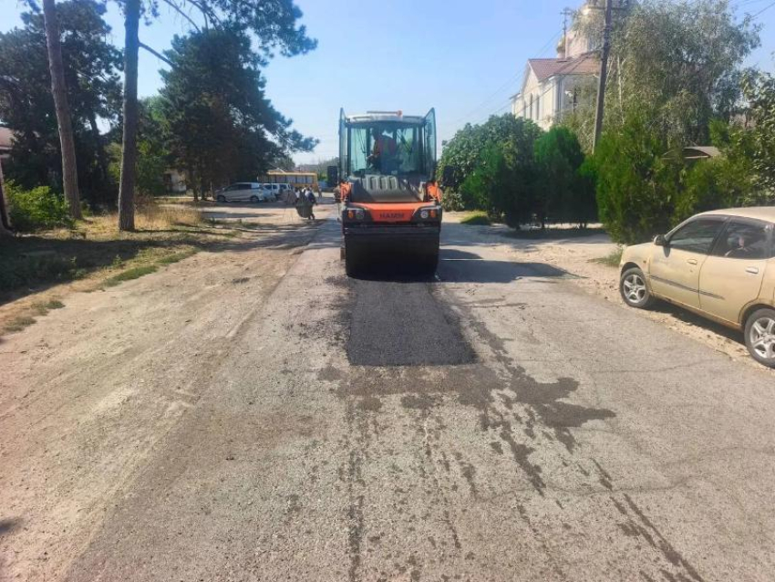 В Анапе и сёлах продолжают ремонтировать дороги и тротуары