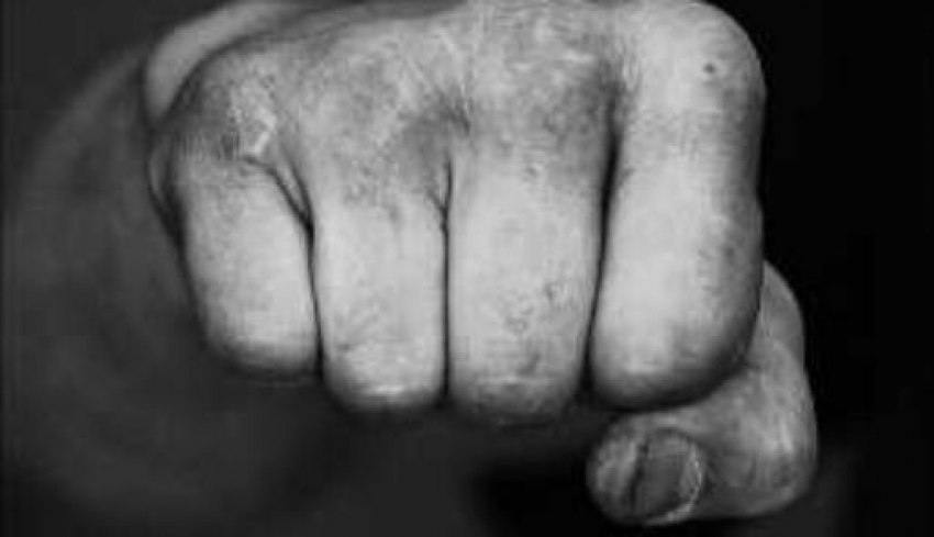 В Анапе хозяин квартиры получил удар в живот от съемщика жилья