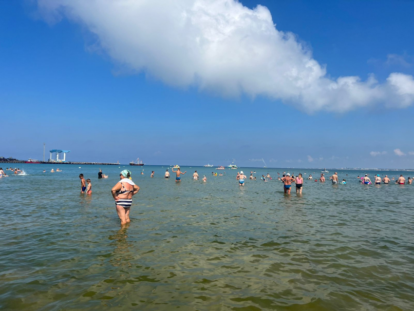 «Окатило меня бризом и каплями холодными»: море в Анапе остыло