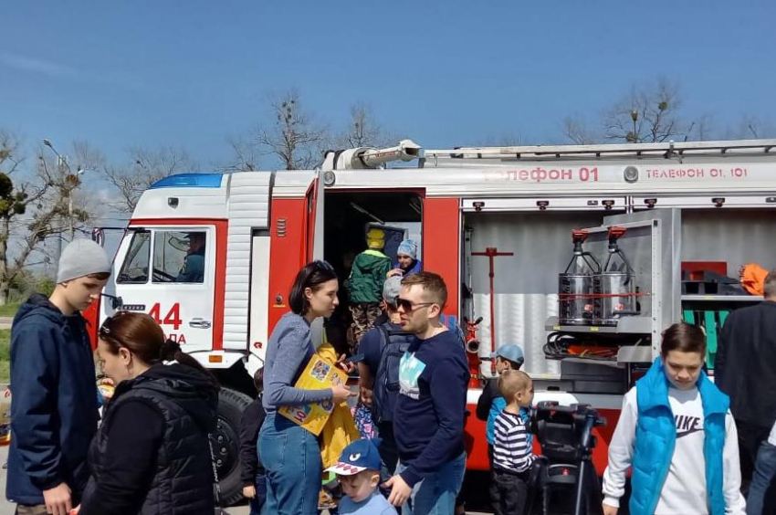 Жителям мкр «Горгиппия» в Анапе дали возможность побыть пожарными