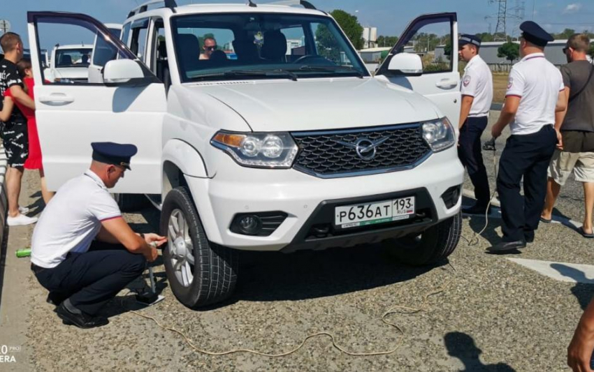 Джип и заниженную «Приору» изъяли и отправили на спецстоянку полицейские в Анапе