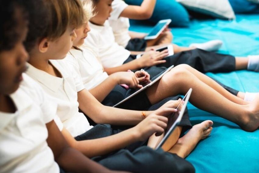 Школьникам Анапы официально запретили пользоваться телефонами - в Госдуме принят законопроект