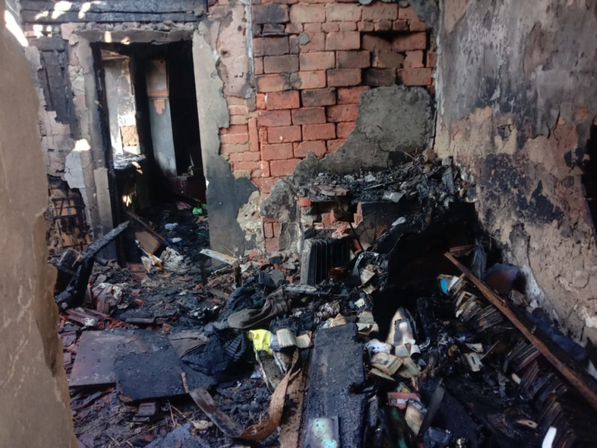 В хуторе Красном под Анапой сгорел жилой дом: пожар тушили 10 человек