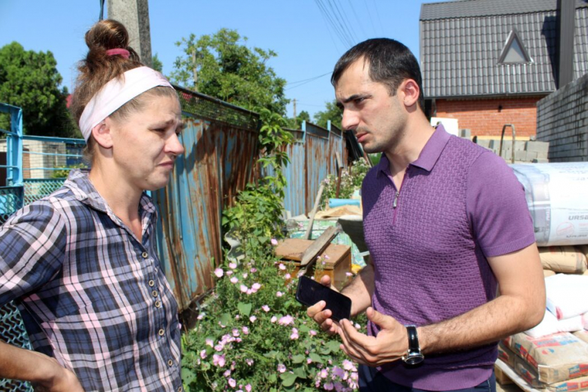 Анапский депутат Игнатий Рябченко помог семье погорельцев отремонтировать дом