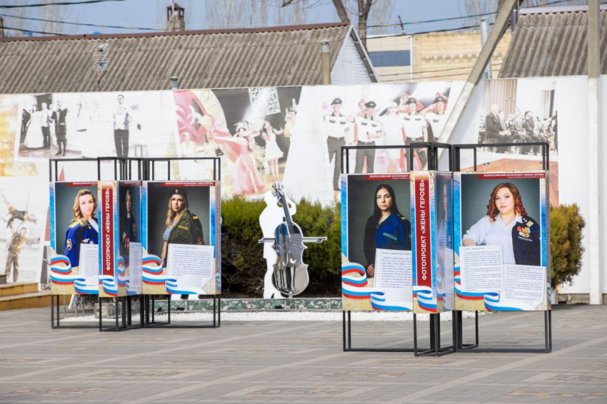 В Анапе открылась выставка «Жены героев"